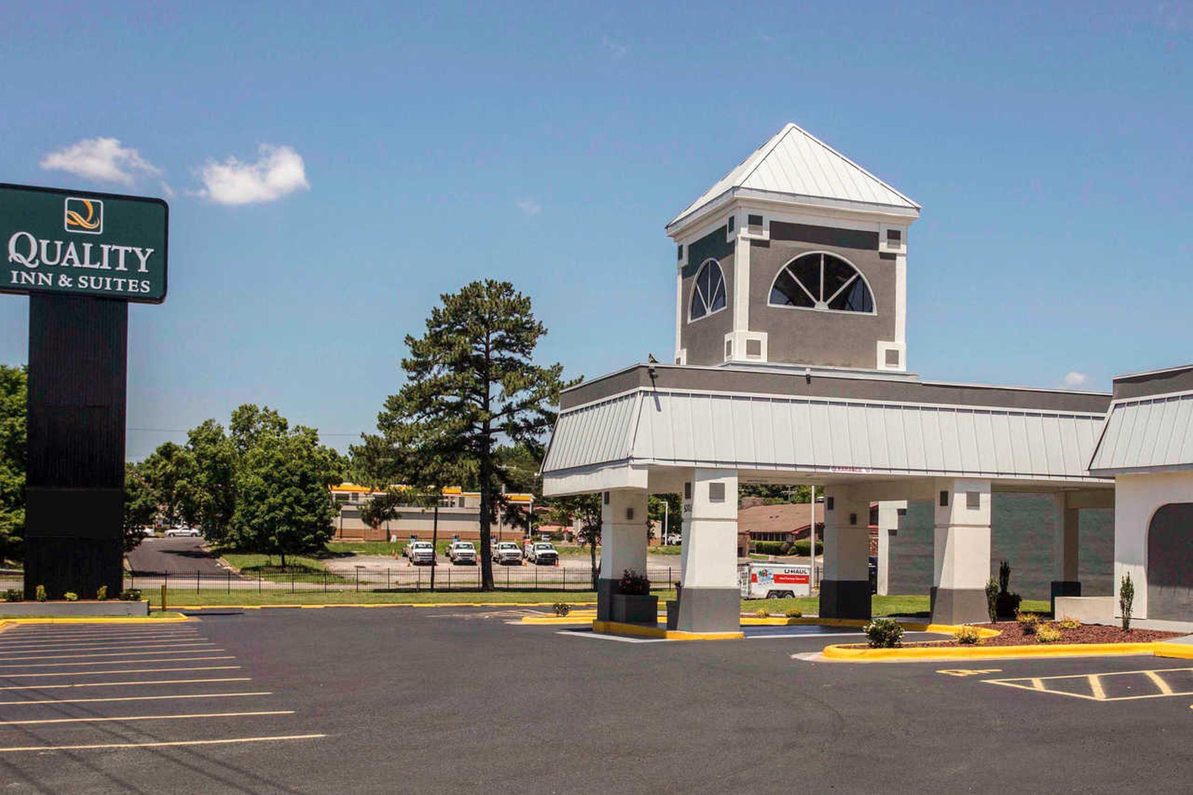 Quality Inn & Suites University Area Charlotte Exterior photo