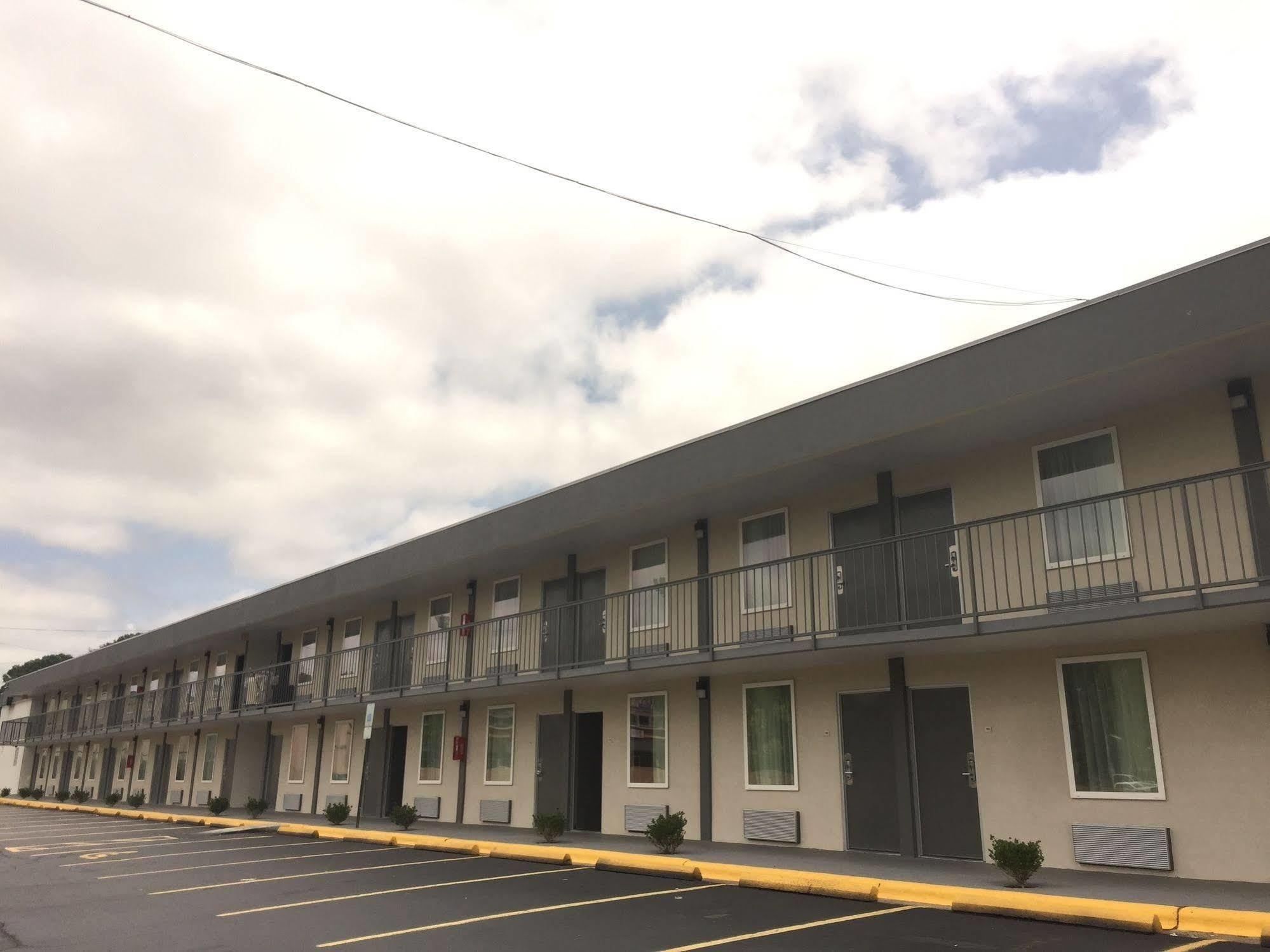 Quality Inn & Suites University Area Charlotte Exterior photo